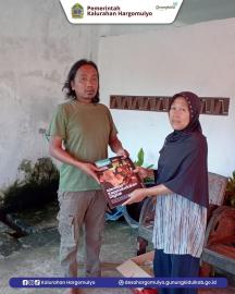 PENYERAHAN AKTA KEMATIAN ALMARHUM KAMIDI NARTODIYONO KEPADA PIHAK KELUARGA